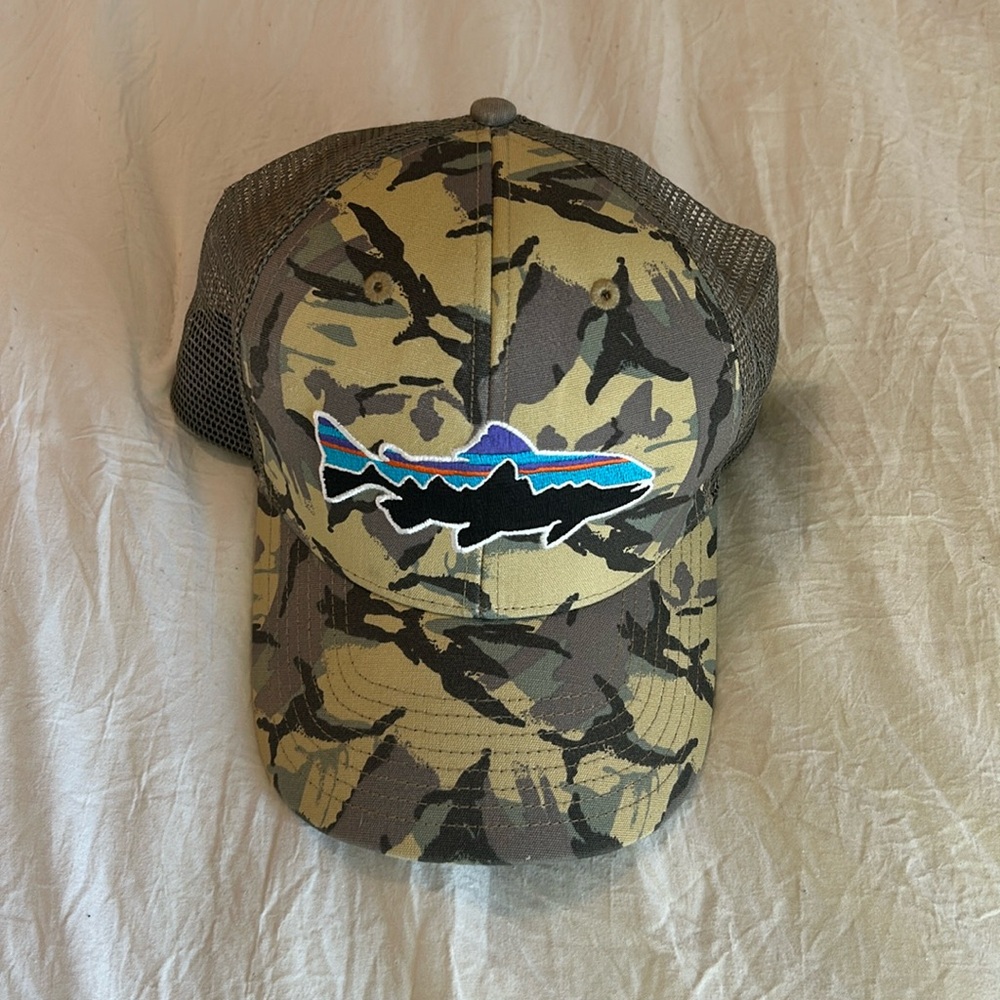 PATAGONIA Rare Fitz Roy Trout Trucker Hat - Big Camo / Classic Tan
